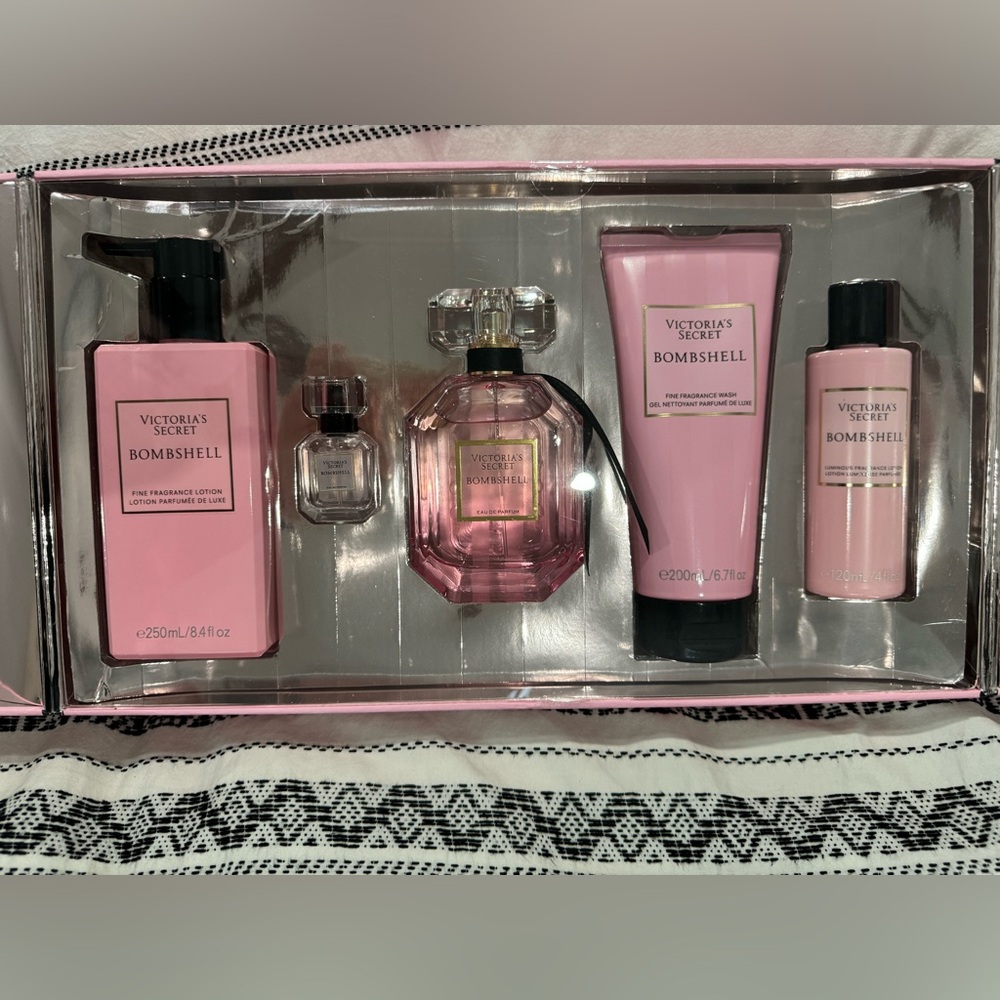 Victoria Secret bombshell fragrance gift set